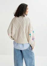 Load image into Gallery viewer, Hadream Embroidered Pullover
